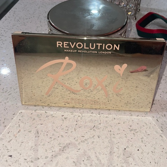 🥳SOLD🥳🛍REVOLUTION MAKEUP PALETTE🛍 - Picture 4 of 9